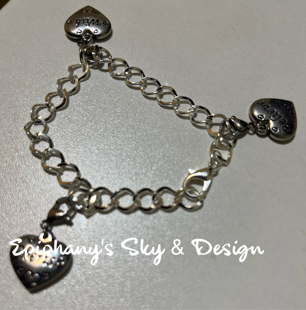 BRACELETS: Charm bracelet w/clip-on heart charms