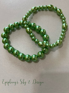 BRACELETS: Shiny, pearl-beaded bracelets
