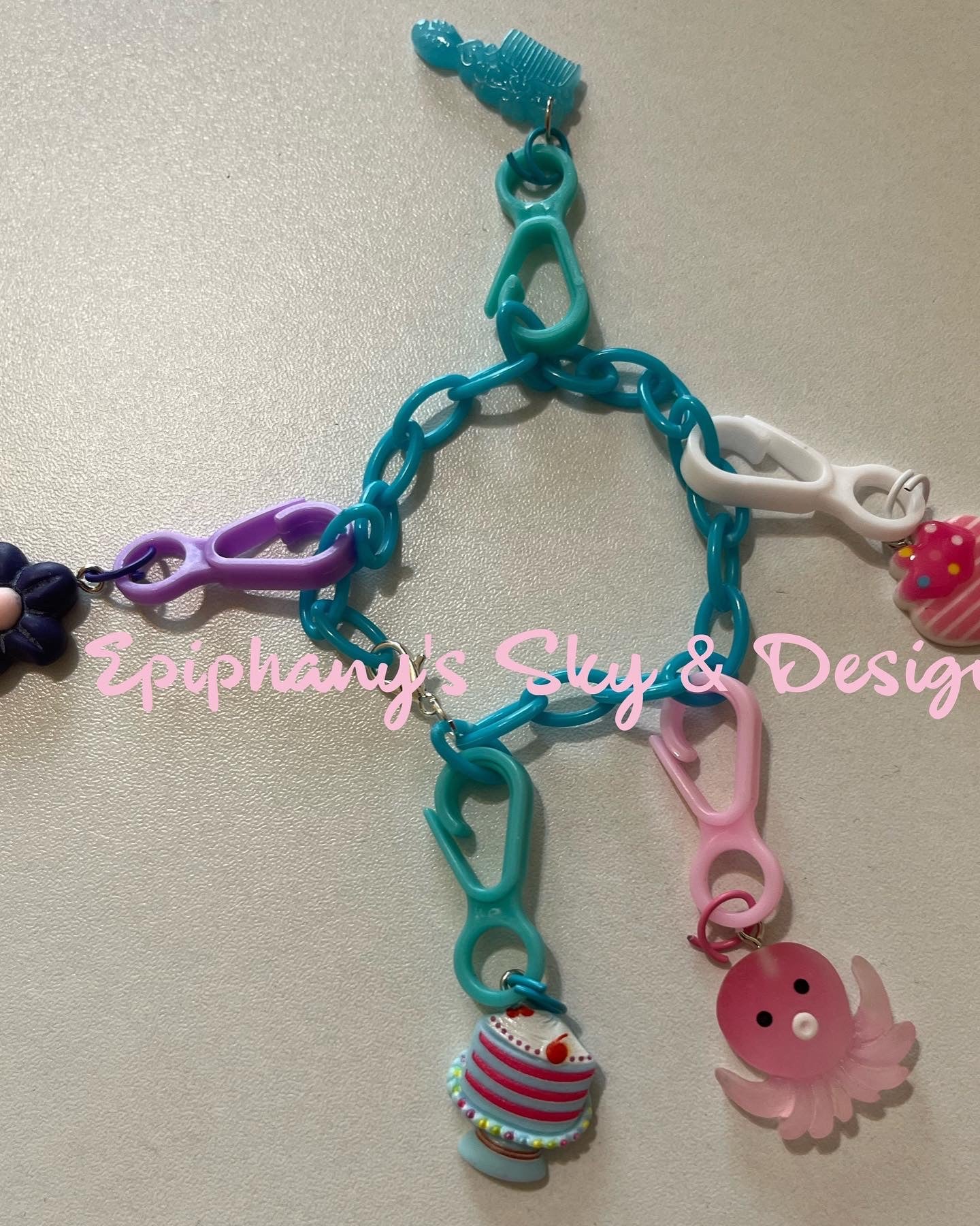 Vintage 80s Charms Plastic Chain Necklace 15 Jingly Bell Charms Record  Abacus Feet Harmonic Lipstick Telephone Hippo Toothbrush Hippo Kitsch -  Etsy | Chain, Necklace, Chain necklace