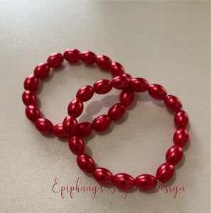 BRACELETS: Shiny, pearl-beaded bracelets