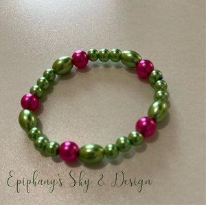 BRACELETS: Shiny, pearl-beaded bracelets
